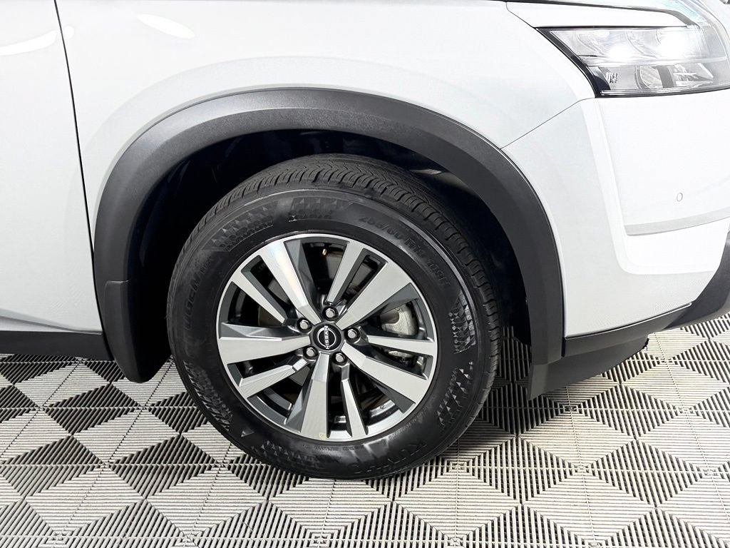 Used 2025 Nissan Pathfinder SL FWD image 12