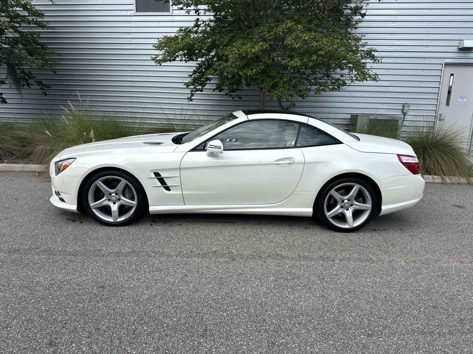Used 2015 Mercedes-Benz SL 550 image 2