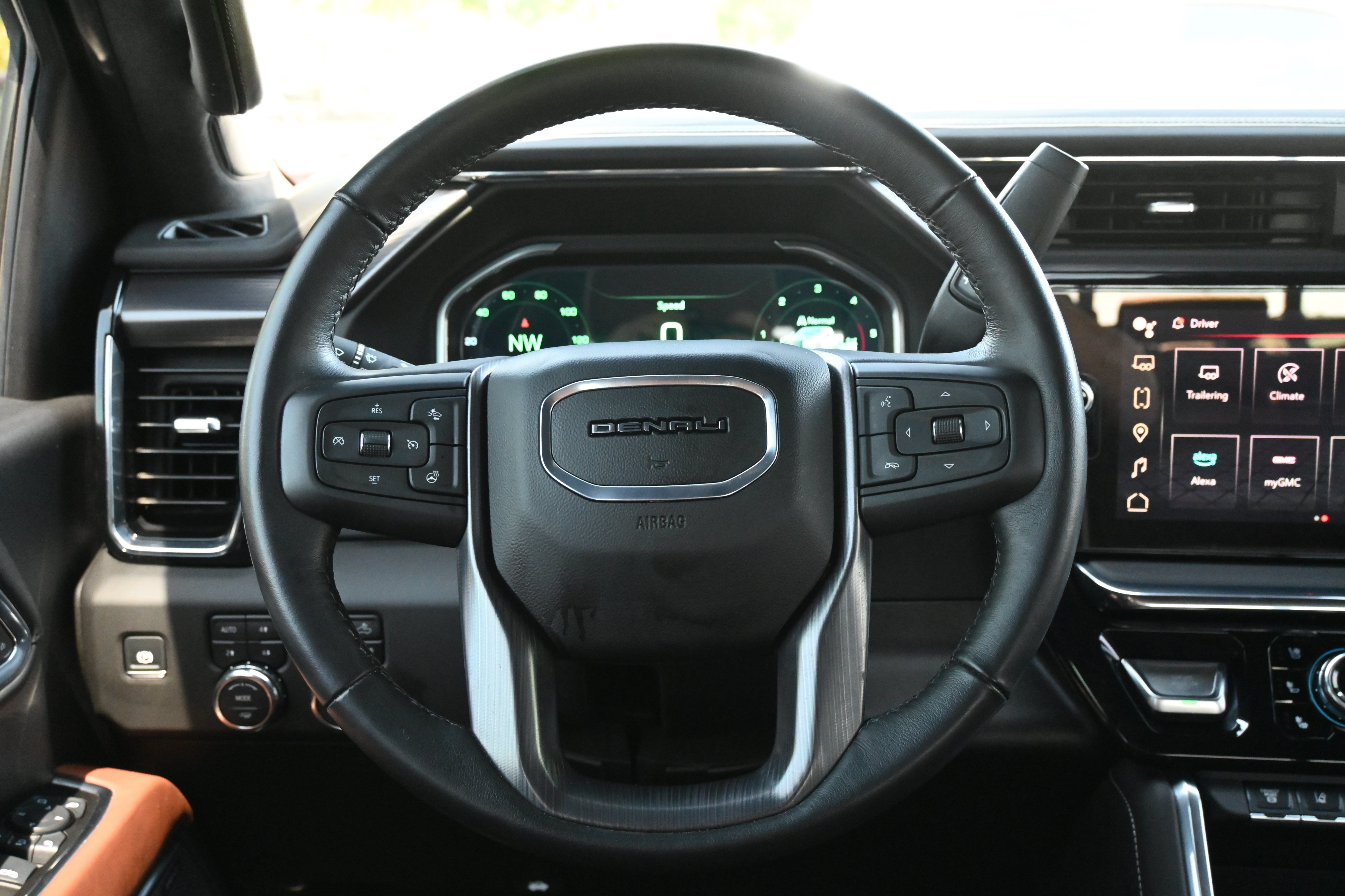 Used 2025 GMC Sierra 2500 Denali Ultimate w/ Max Trailering Package AWD/4WD image 25