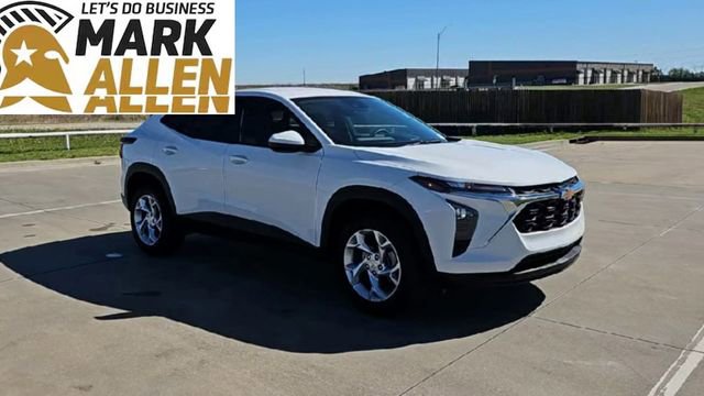 Used 2024 Chevrolet Trax LS w/ LS Convenience Package image 2