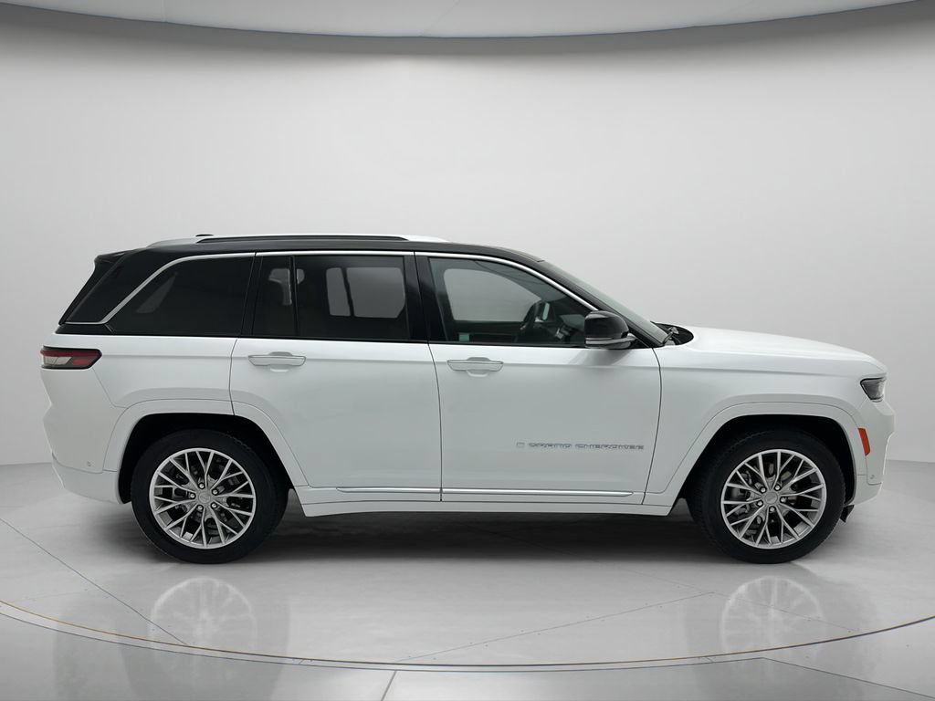 Used 2023 Jeep Grand Cherokee Summit AWD/4WD image 4