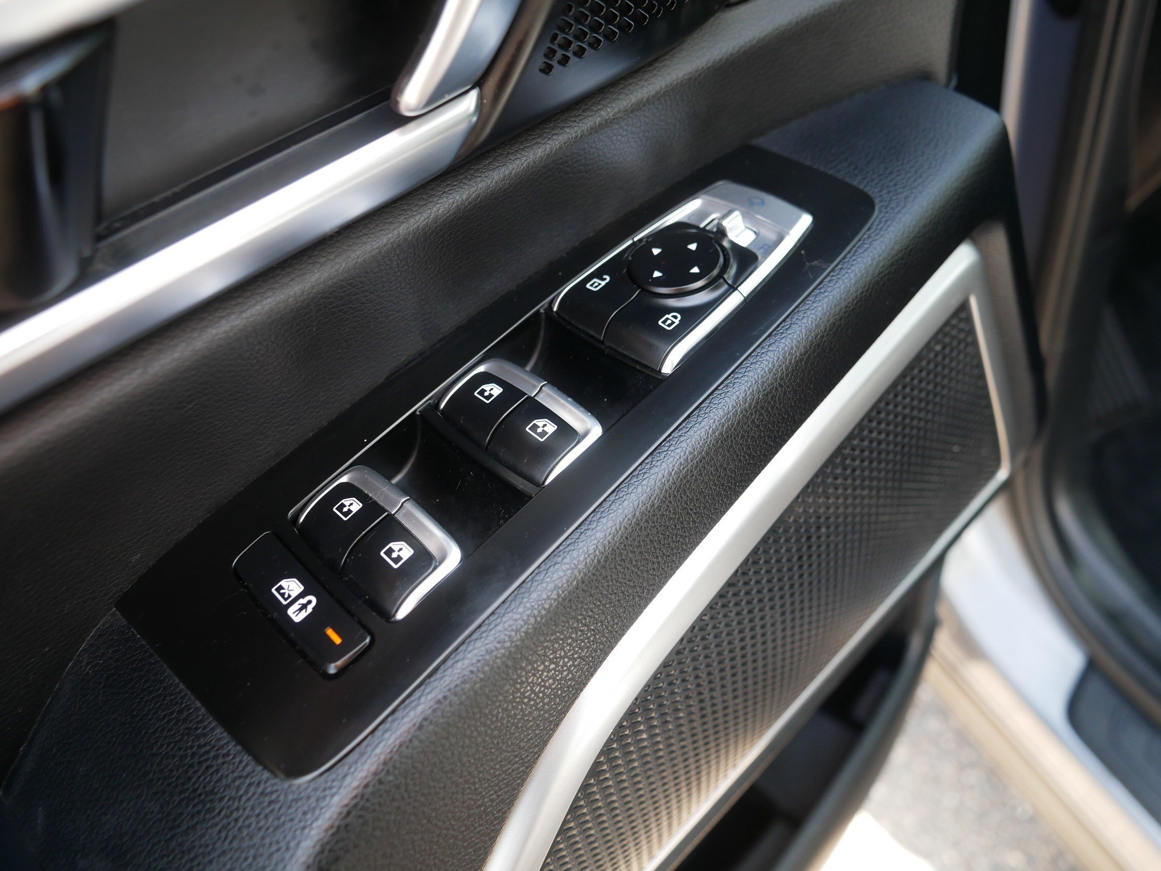 Used 2022 Kia Telluride EX AWD/4WD image 19