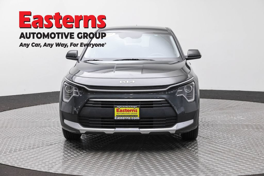 Used 2025 Kia Niro LX FWD image 2