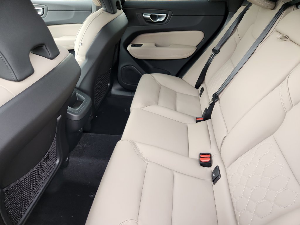 New 2026 Volvo XC60 B5 Plus w/ Protection Package Premier AWD/4WD image 19