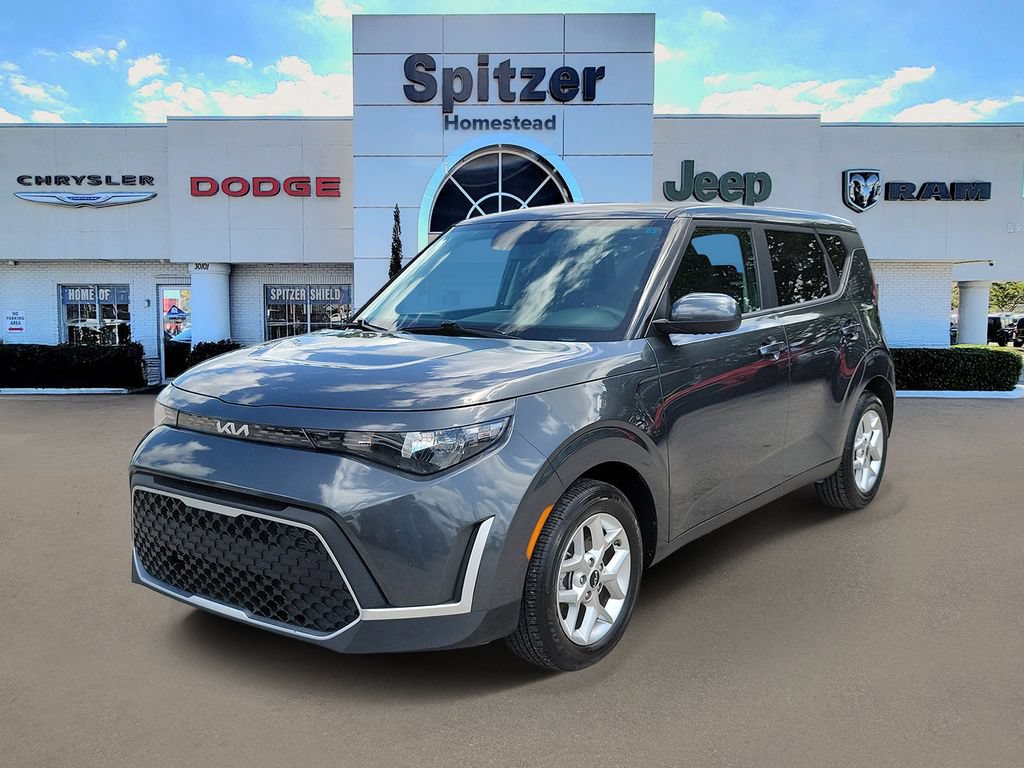 Used 2024 Kia Soul LX w/ Option Group 015 FWD image 4