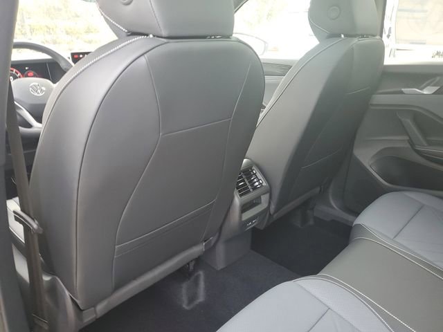 New 2026 Volkswagen Tiguan SE R-Line image 13