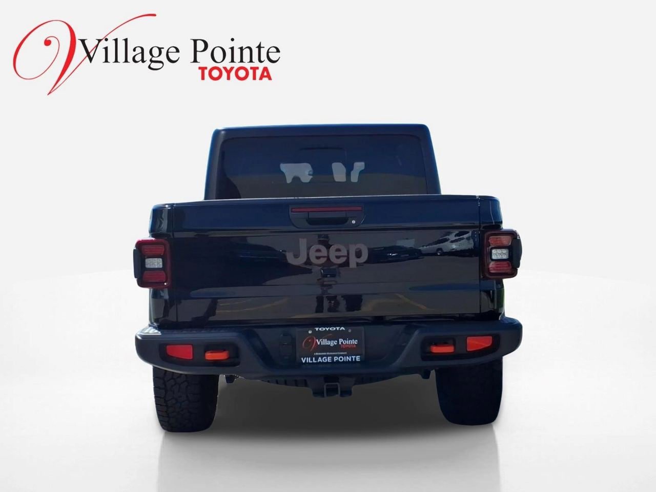 Used 2025 Jeep Gladiator Mojave w/ Convenience Group AWD/4WD image 4