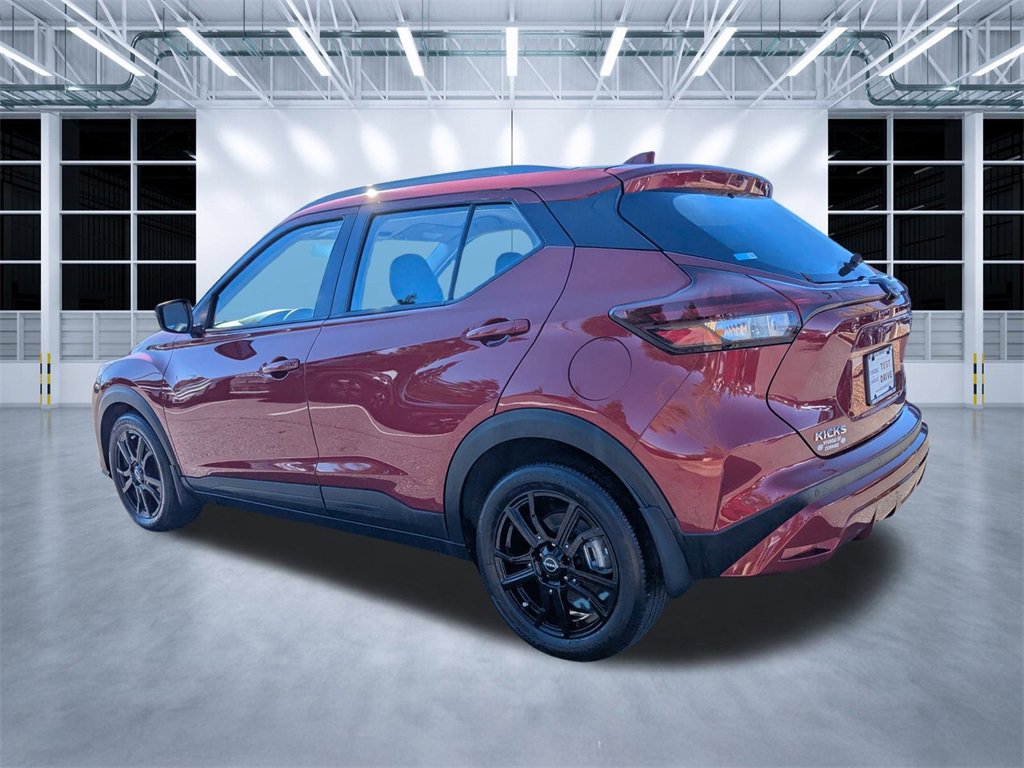 Used 2023 Nissan Kicks SV image 4