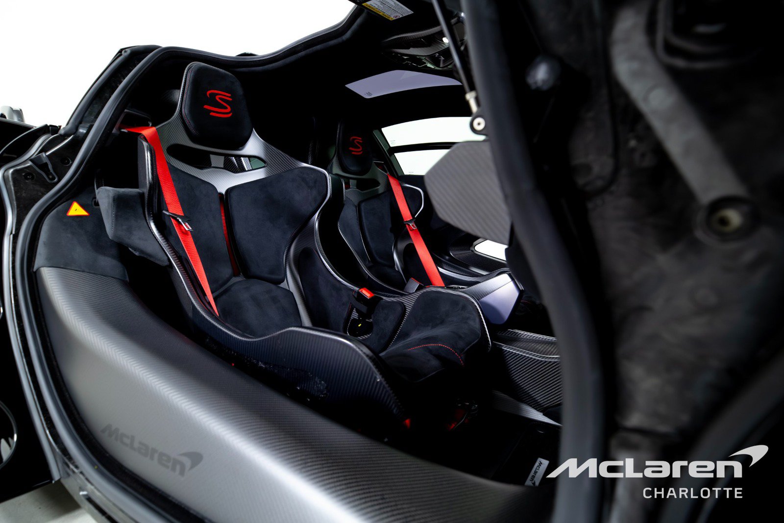Used 2019 McLaren Senna RWD image 18