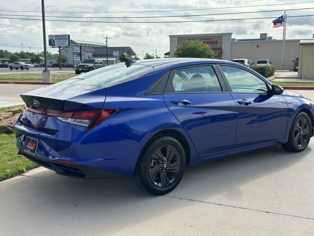 Used 2023 Hyundai Elantra SEL FWD image 7