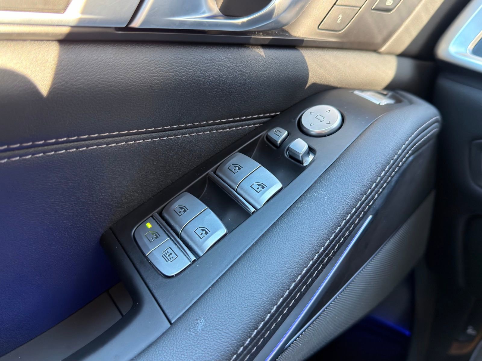 Certified 2024 BMW X7 xDrive40i w/ Executive Package image 24