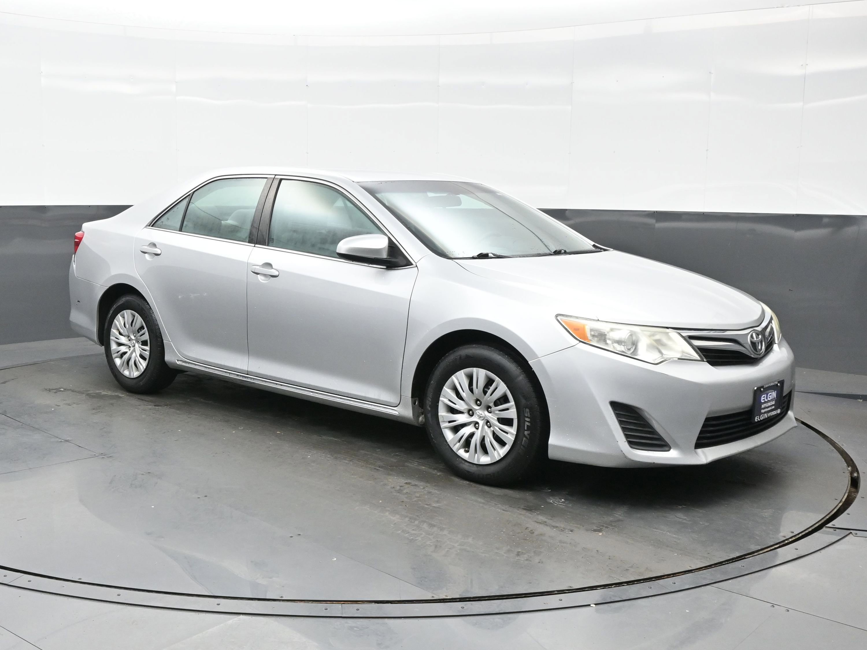 Used 2013 Toyota Camry L image 8
