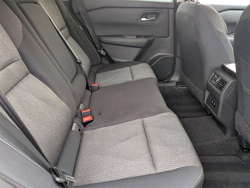 Used 2024 Nissan Rogue SV image 31