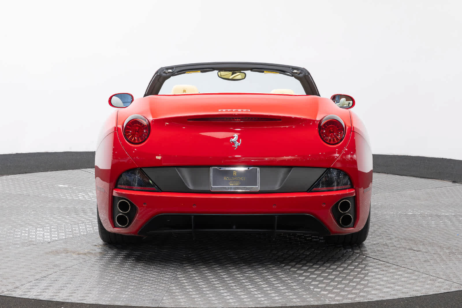 Used 2010 Ferrari California RWD image 5