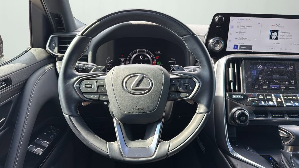 Used 2022 Lexus LX 600 4WD w/ Luxury Package image 12