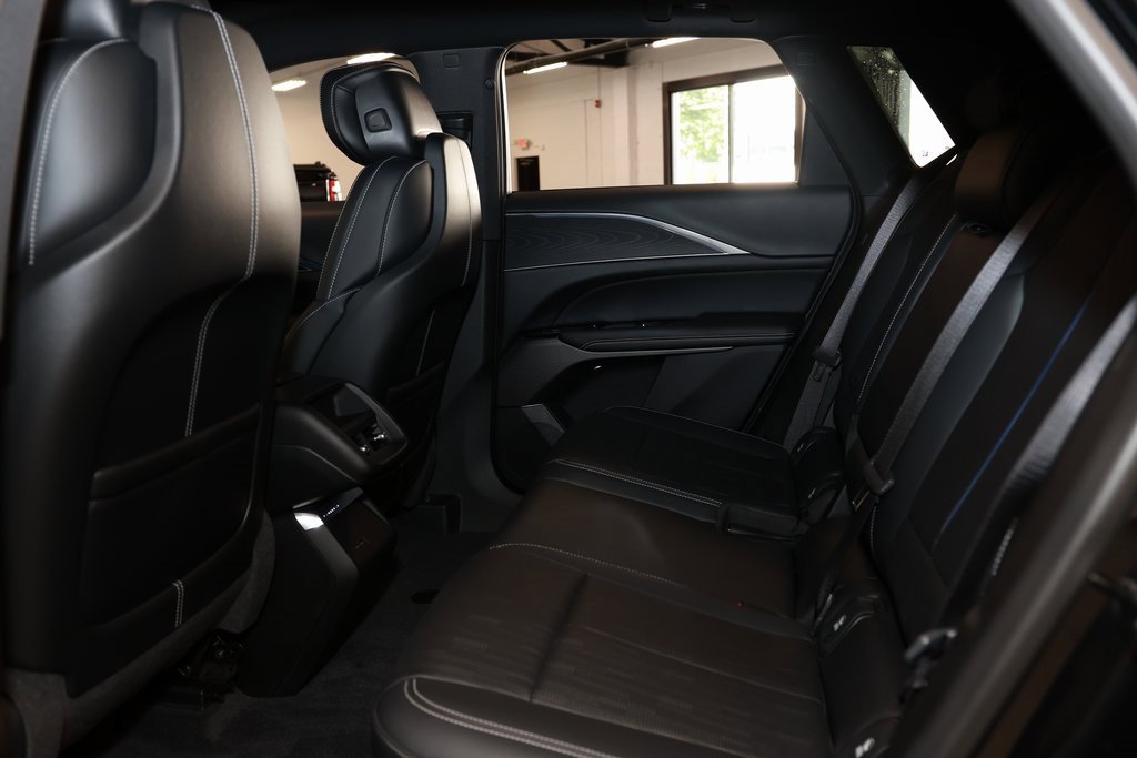 Used 2024 Cadillac Lyriq Sport image 12