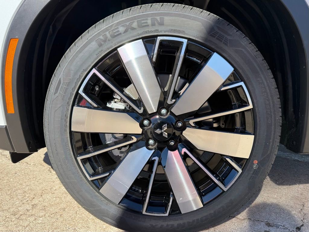 New 2026 Mitsubishi Outlander SE image 10