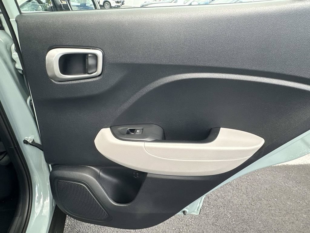 Used 2025 Hyundai Venue SEL FWD image 31