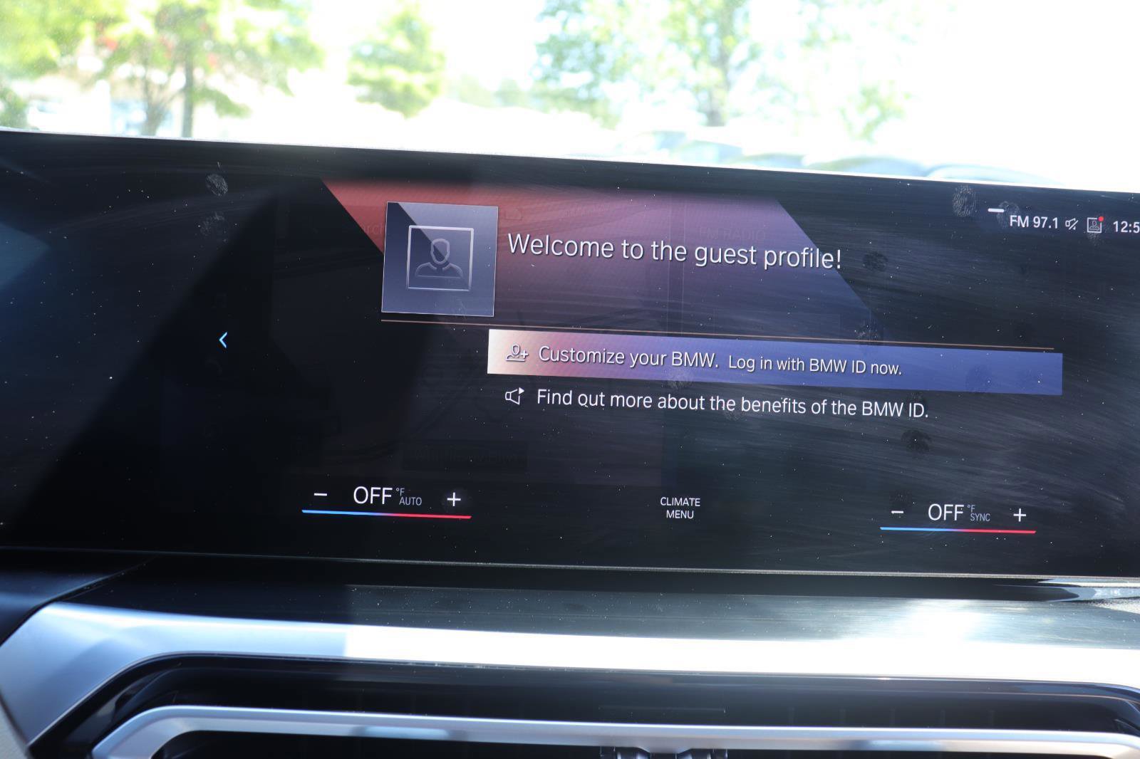 Used 2024 BMW 330i Sedan w/ Premium Package image 28