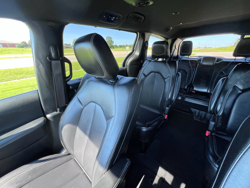Used 2025 Chrysler Pacifica Select FWD image 27