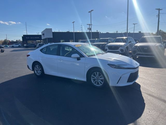 Used 2025 Toyota Camry LE image 2