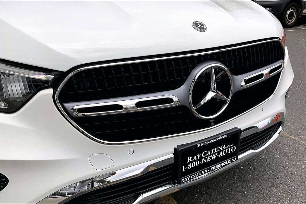 Used 2025 Mercedes-Benz GLC 350e 4MATIC image 30