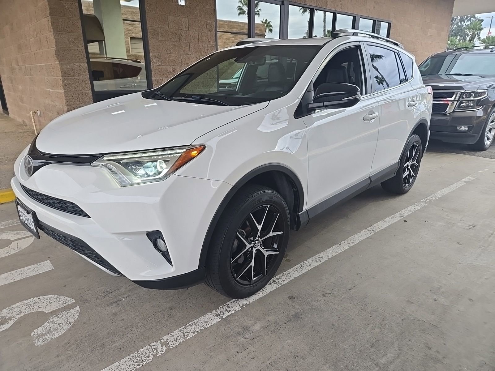 Used 2018 Toyota RAV4 SE image 8