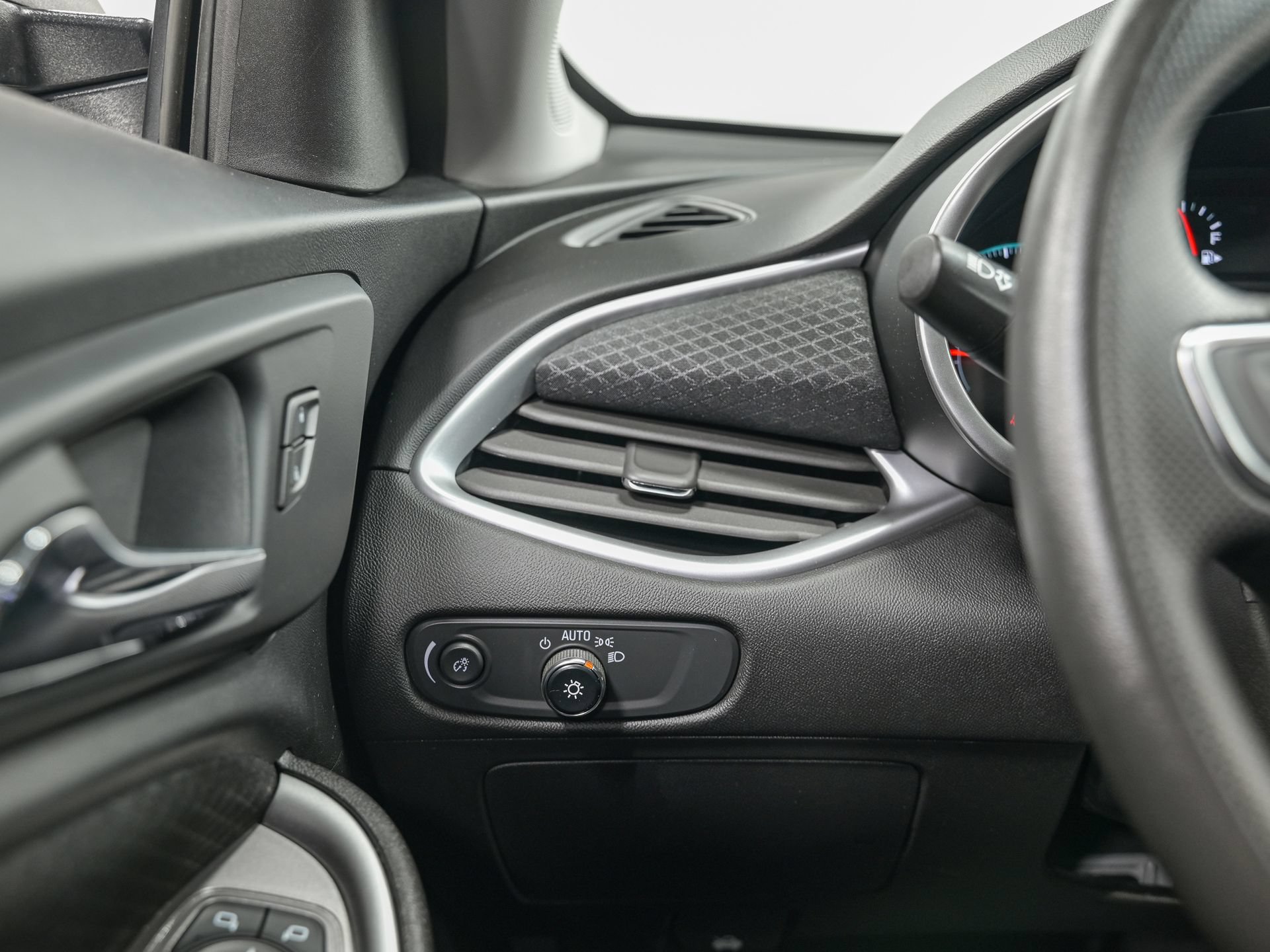 Used 2023 Chevrolet Malibu LS FWD image 19