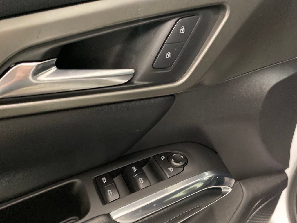Used 2025 Chevrolet Traverse LT w/ LPO, Floor Liner Package FWD image 12