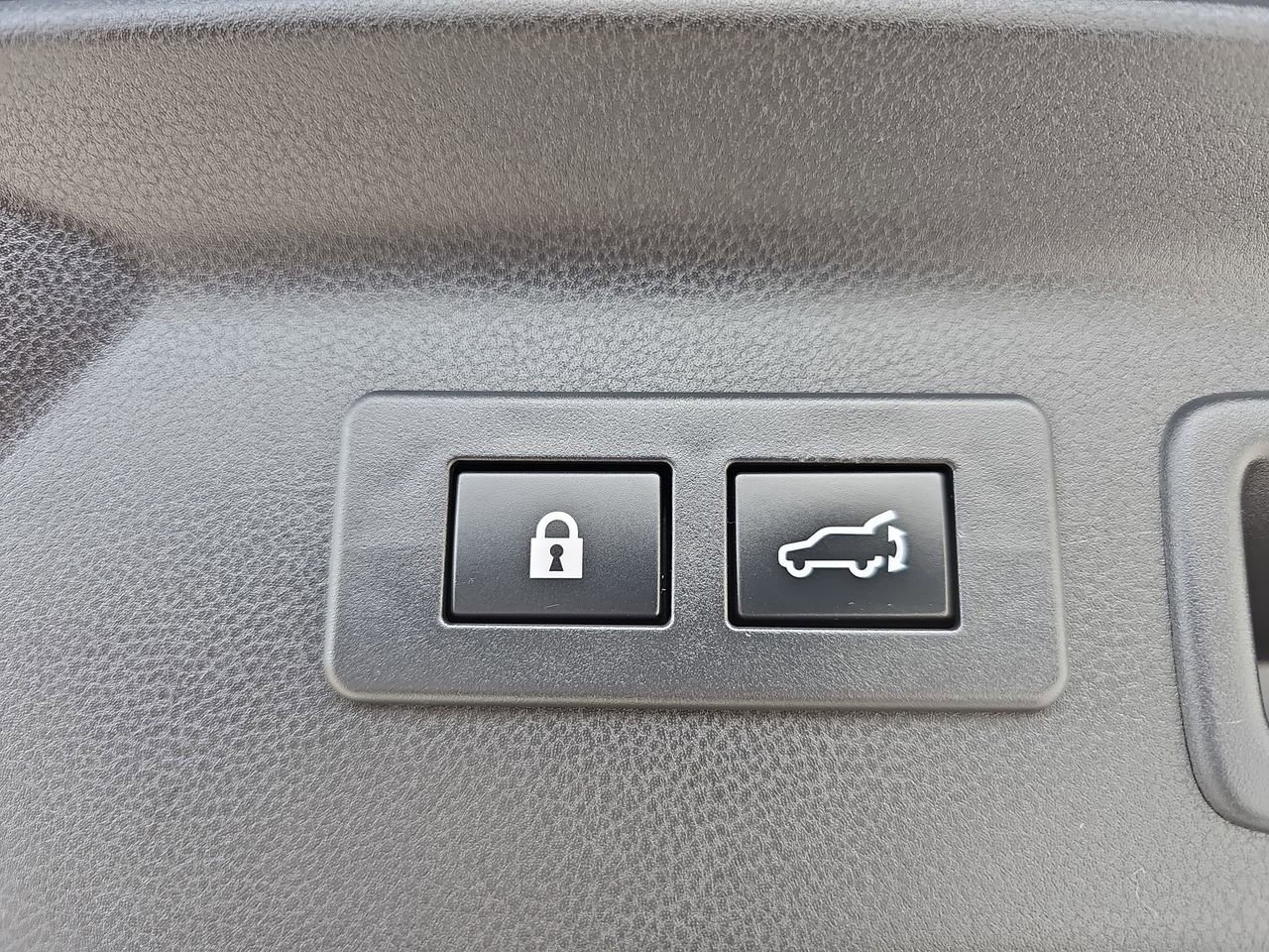 Used 2025 Subaru Forester Touring w/ Popular Package - Touring image 16