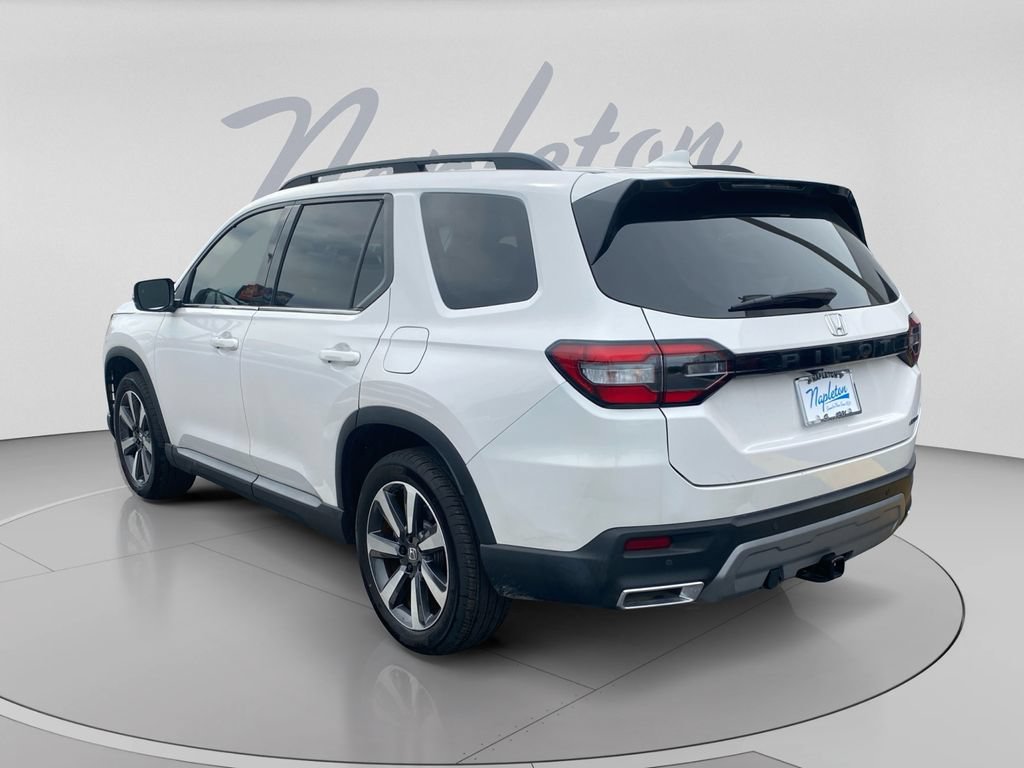 Used 2025 Honda Pilot Touring image 6