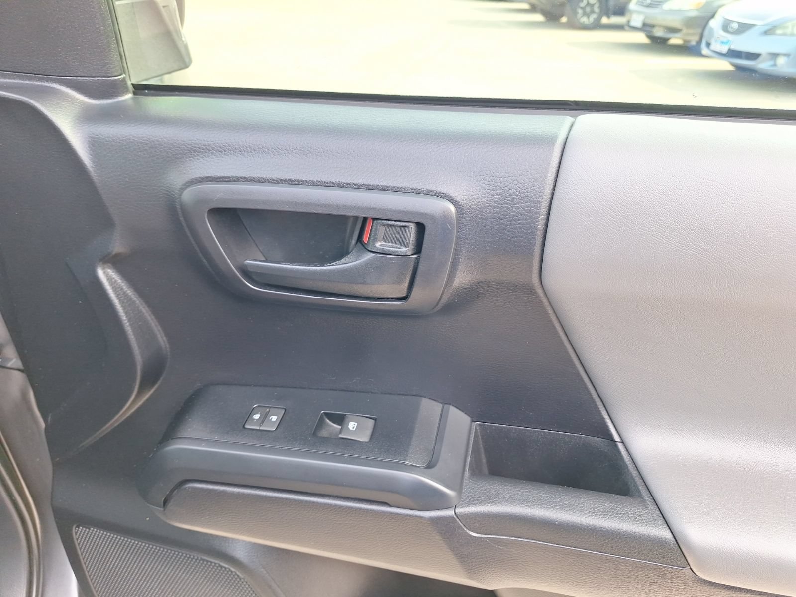 Used 2020 Toyota Tacoma SR w/ SR Convenience Package RWD image 31