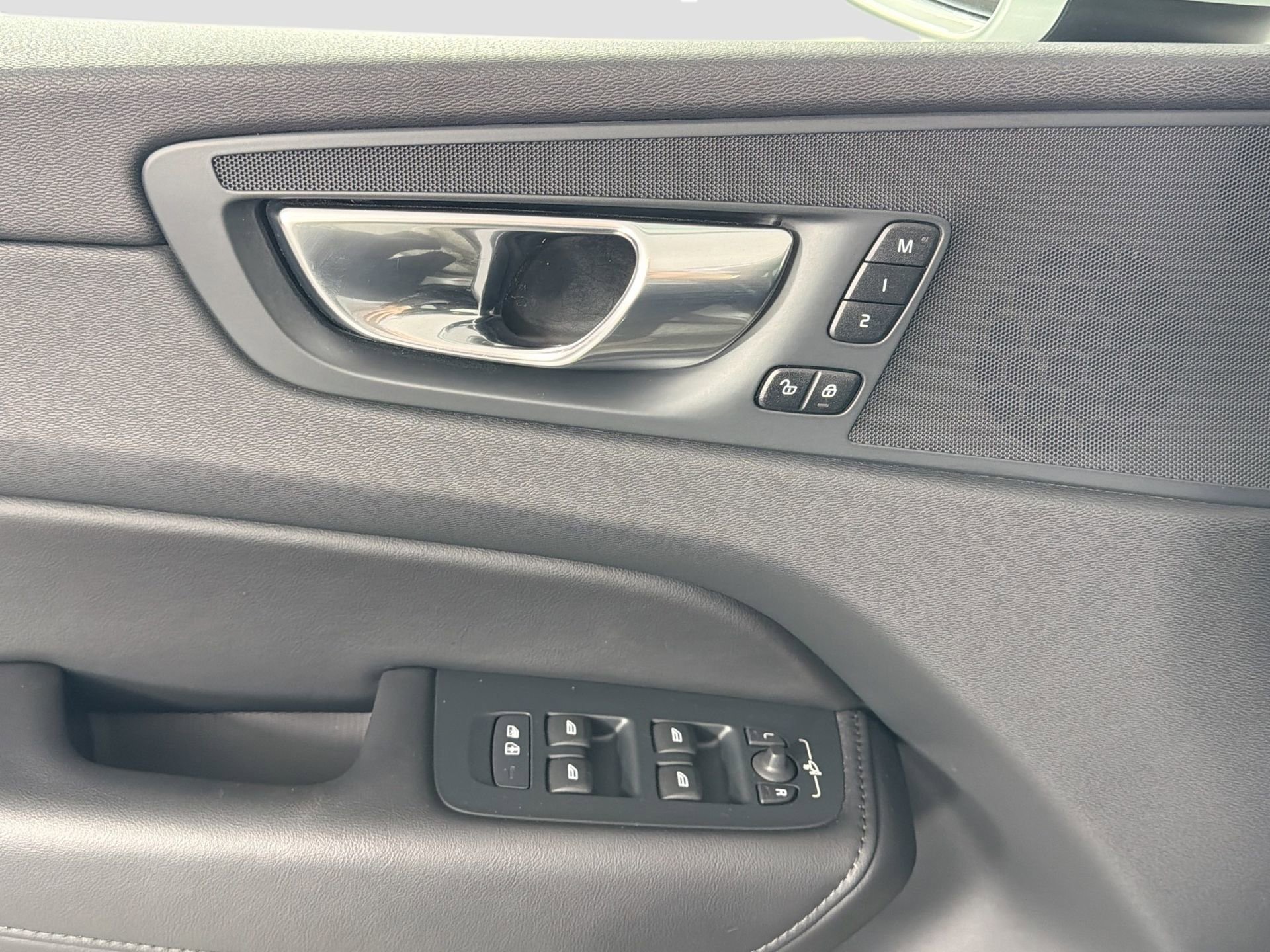 Certified 2023 Volvo XC60 B5 Plus w/ Protection Package Premier FWD image 18