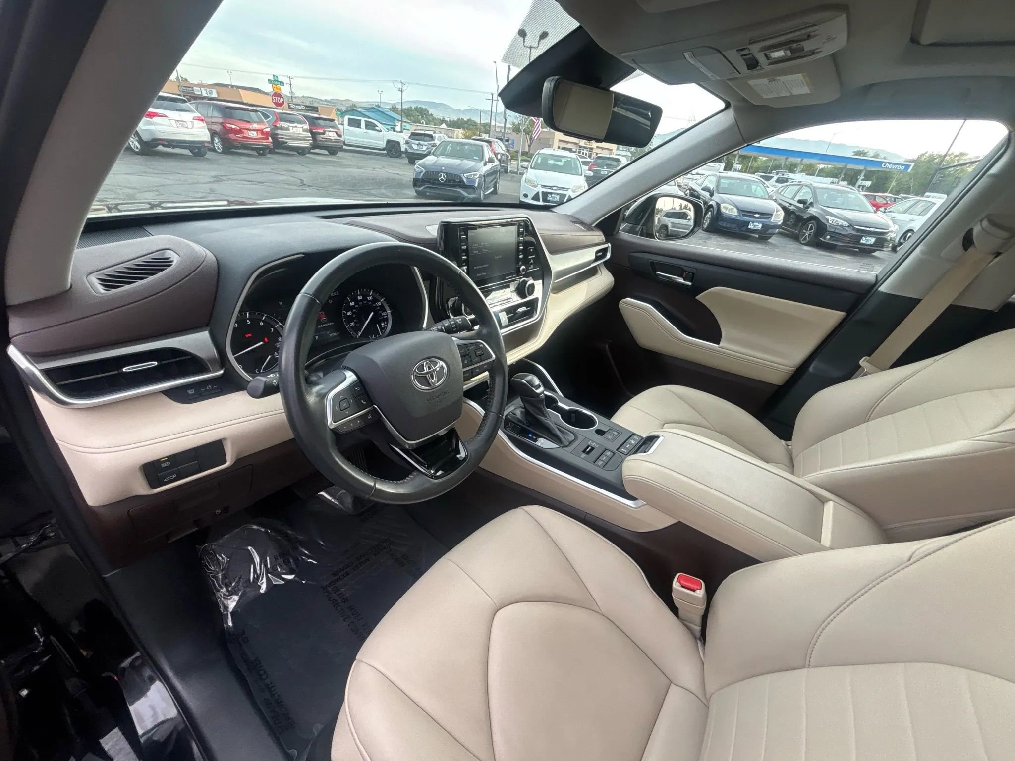 Used 2021 Toyota Highlander XLE image 6