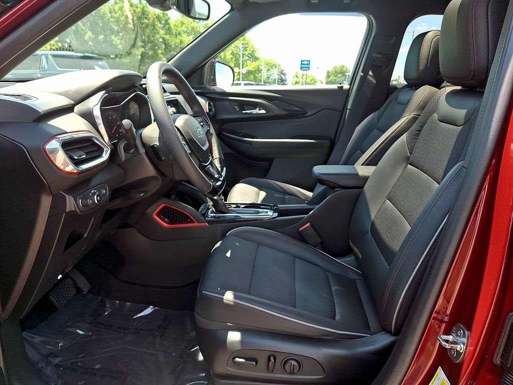 Certified 2022 Chevrolet TrailBlazer RS w/ Sun and Liftgate Package AWD/4WD image 13