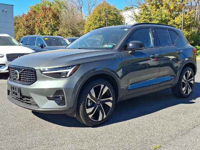 Used 2026 Volvo XC40 B5 Ultra AWD/4WD image 3