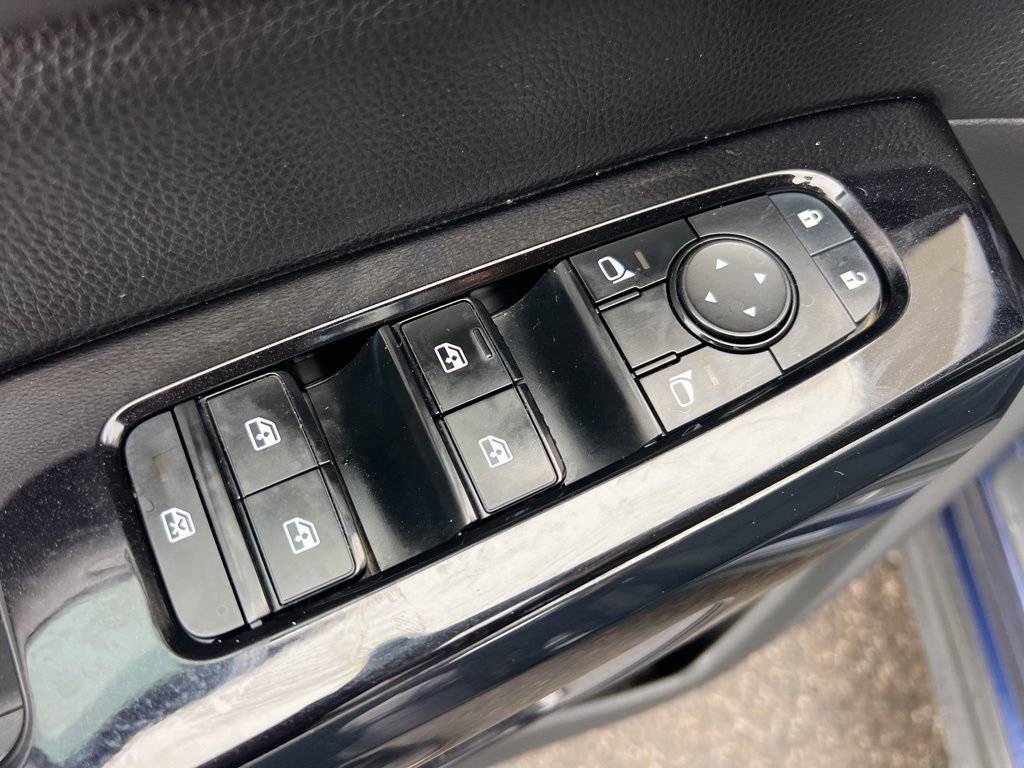 Used 2022 Nissan Pathfinder SV AWD/4WD image 9