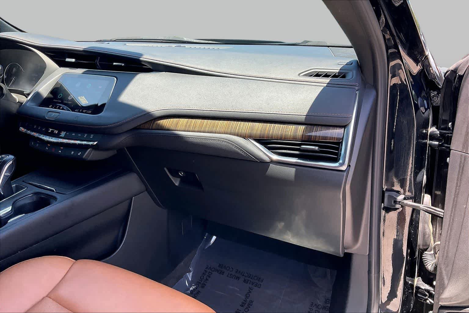 Used 2019 Cadillac XT4 Premium Luxury FWD image 18