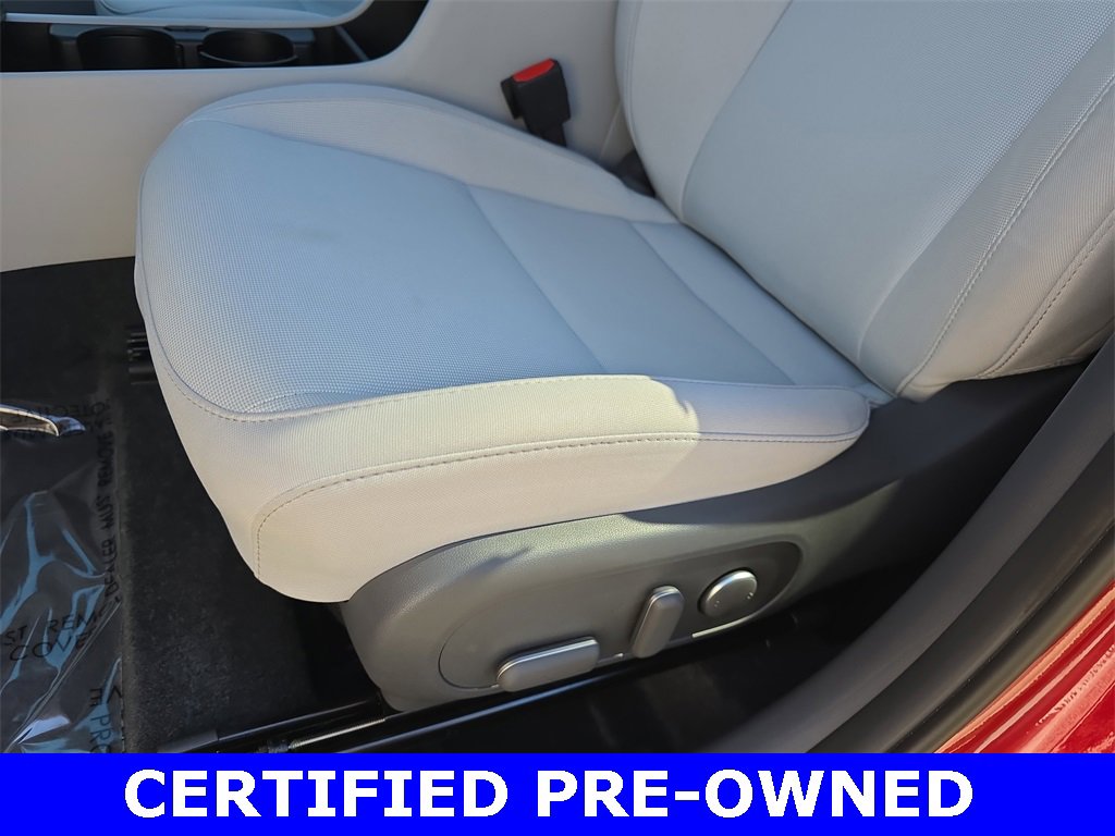 Certified 2025 Hyundai Kona SEL image 30