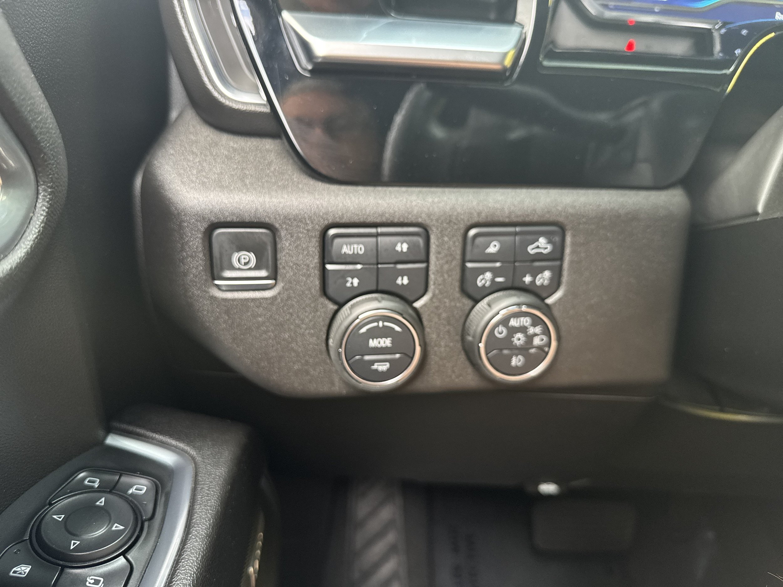 Used 2024 Chevrolet Silverado 1500 LTZ w/ LTZ Premium Package AWD/4WD image 28