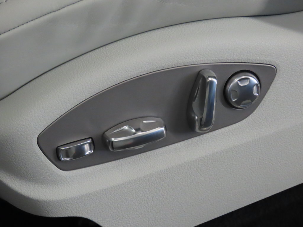 Certified 2023 Porsche Macan S AWD/4WD image 39