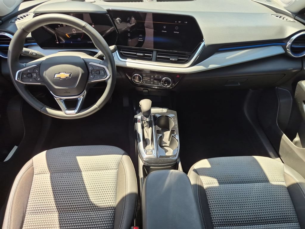 Used 2025 Chevrolet Trax LT w/ LT Convenience Package FWD image 26