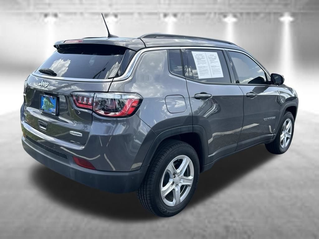 Used 2023 Jeep Compass Latitude w/ Convenience Group AWD/4WD image 7