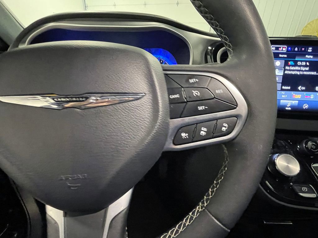 Used 2025 Chrysler Pacifica Select image 36