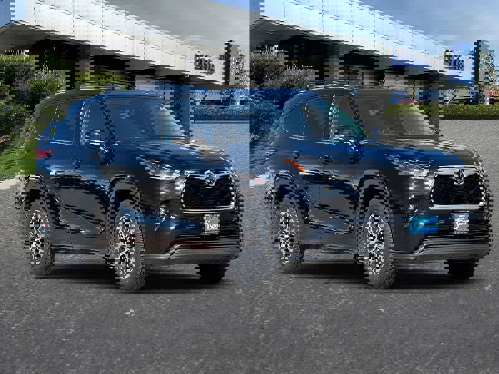 Used 2021 Toyota Highlander XLE image 10