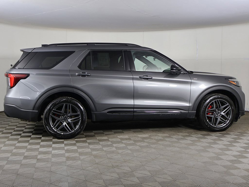 Used 2025 Ford Explorer ST-Line w/ ST-Line Street Pack image 19