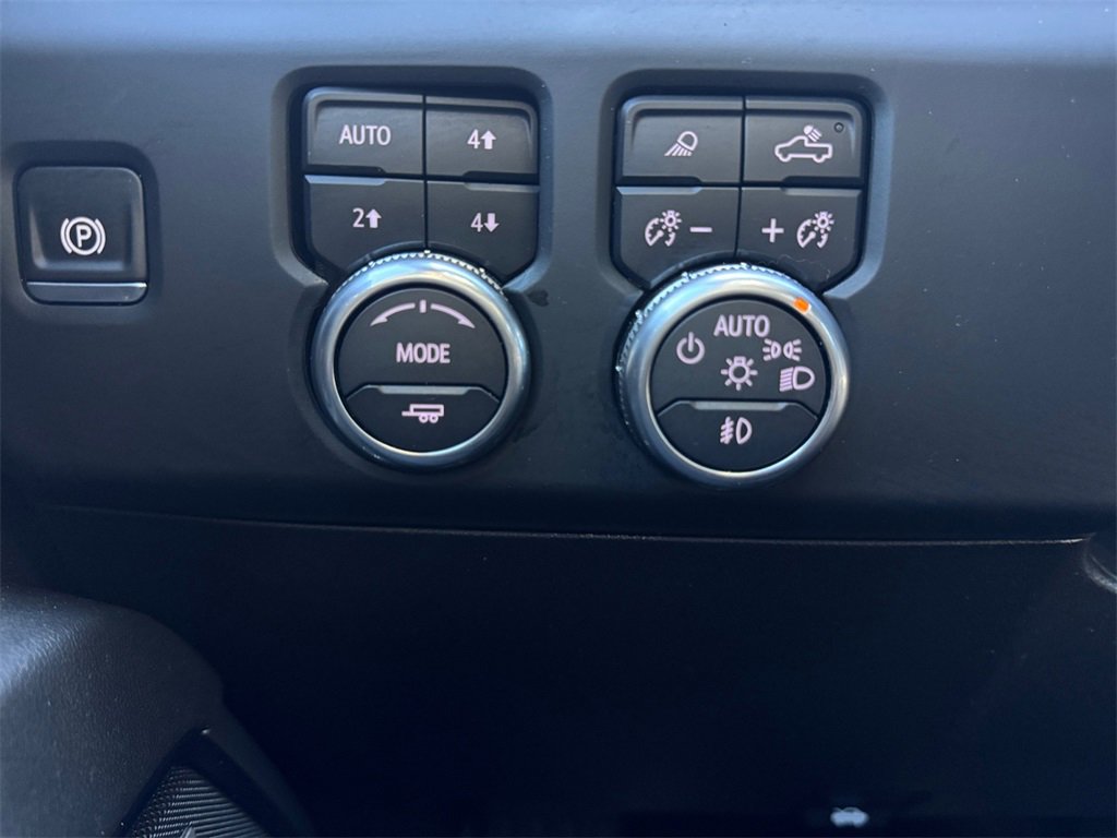 Used 2024 GMC Sierra 1500 AT4 w/ Technology Package image 23