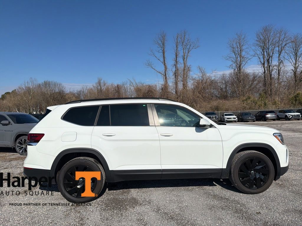 Used 2024 Volkswagen Atlas SE w/ Black Wheel Package image 6