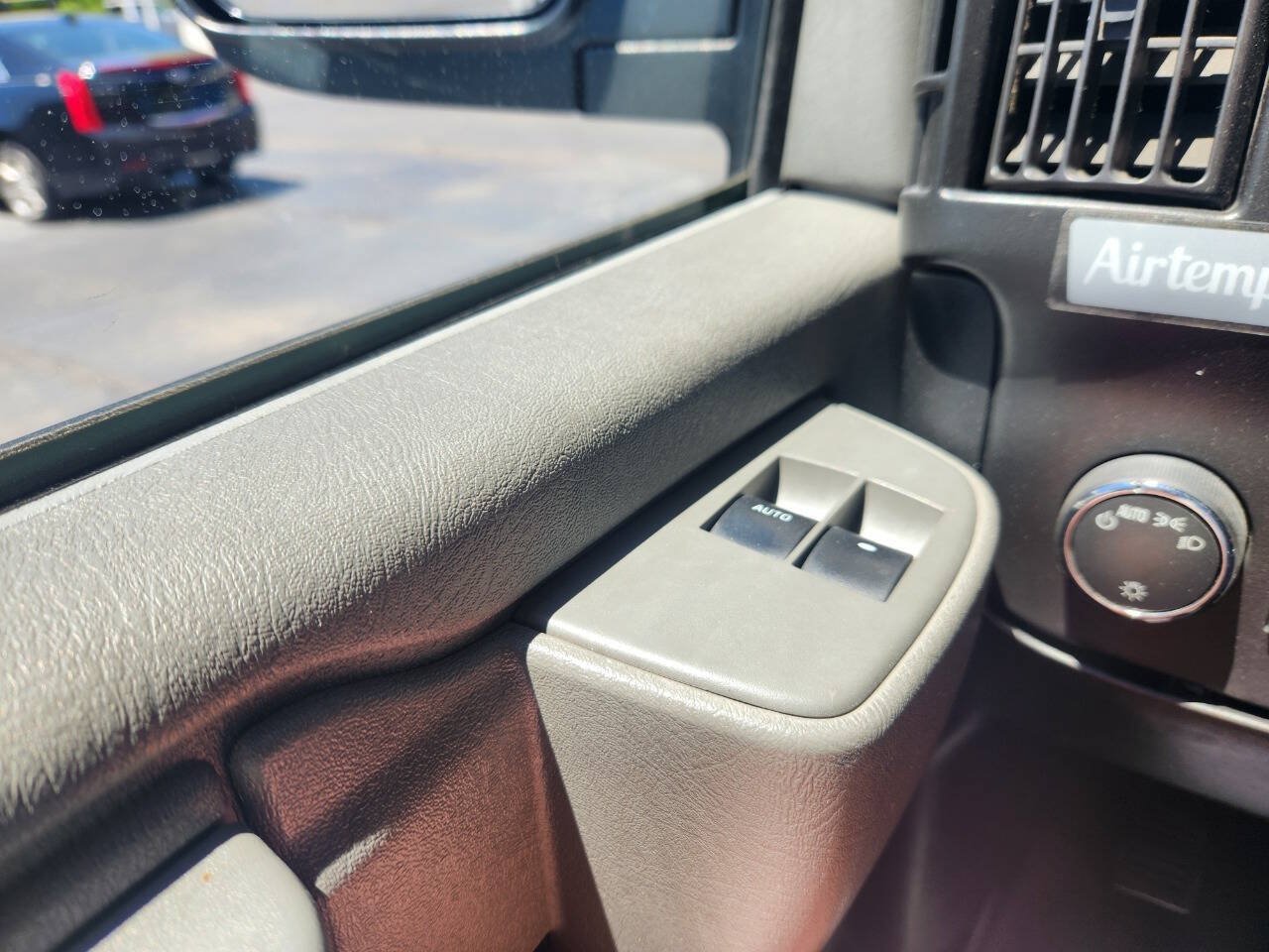 Used 2017 GMC Savana 2500 RWD image 17