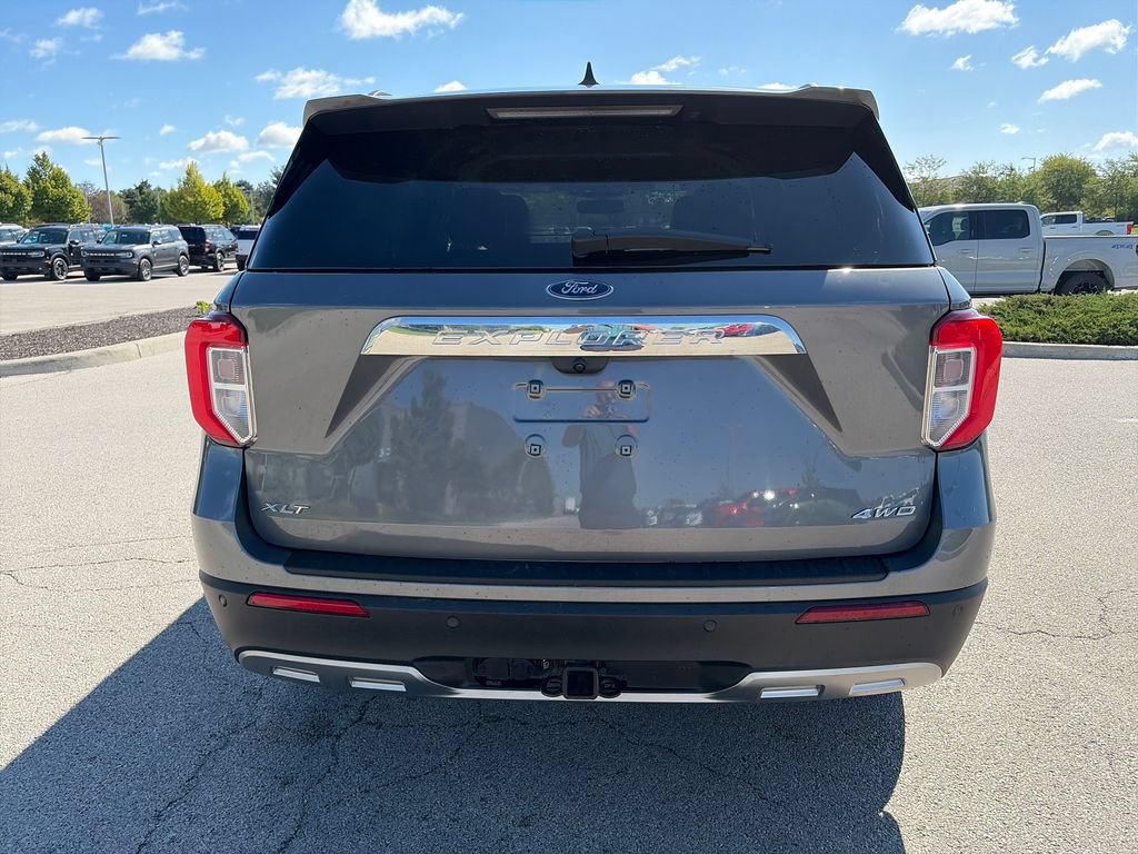 Used 2024 Ford Explorer XLT w/ Equipment Group 202A AWD/4WD image 6